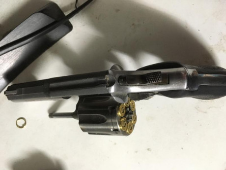 Se vende revólver 357 magnum de 3 pulgadas 
Más 2 cargadores rápidos + 2 fundas de cargadores una de dos 00