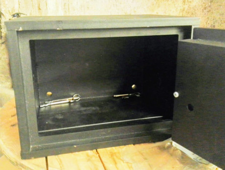 Armero grado 3 para tres armas cortas.
UNE-EN 1143-1-98
https://www.armas.es/foros/viewtopic.php?f=96&t=1091137
Esta 11