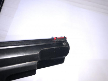 Buenas!

Pongo a la venta la pistola de las fotos del calibre 9 parabellum, con mira cambiada de fibra, 00