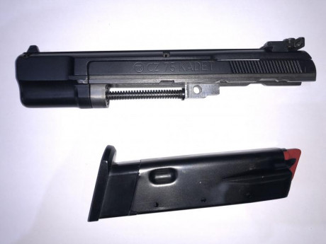 Buenas!

Pongo a la venta la pistola de las fotos del calibre 9 parabellum, con mira cambiada de fibra, 10