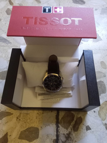 Vendo reloj  TISSOT COUTURIER CHRONOGRAPH  en perfecto estado, en su caja original y ticket de compra.

Fabricado 01