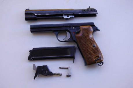 VENDO PISTOLA SIG 210 CALIBRE 22 L.R. ESTADO MUY BUENO, FABRICADA EN LO 50 CON NRO. 42424 Y UNA CALIDAD 00