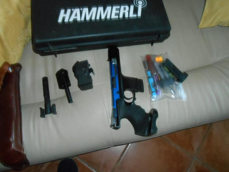 Vendo pistola HAMERLI SR 20 RRS con dos carros 22-32 cuatro cargadores todos los accesorios ha pegado 01