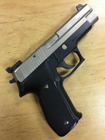 Vendo pistola SIG-SAUER P-226, válida para defensa o servicio y para tiro deportivo.  Armazón pavonado 40