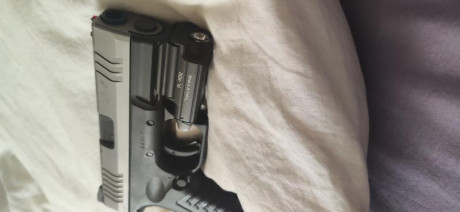 Cañón de 3.8 pulgadas. Guiada en A. Esta en Málaga, 3 cargadores, dos de 19 y uno de 13, funda fobus tiene 10