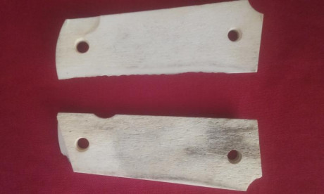 Vendo esta pareja de cachas de hueso para cualquier 1911. Yo las tenía montadas en mi Colt.
120€ con los 00