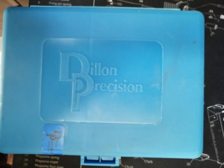 Como me he sacado la prensa, ahora van accesorios.

Dies calibre 32 dillon tuosteno mas Regleta para pequeñas 01