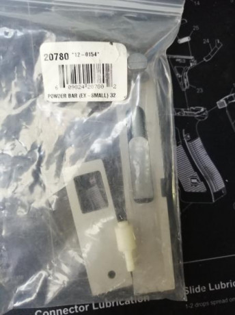 Como me he sacado la prensa, ahora van accesorios.

Dies calibre 32 dillon tuosteno mas Regleta para pequeñas 10