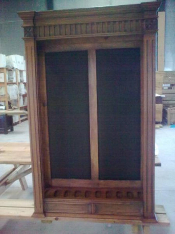 Mueble armero realizado en madera maciza barnizado a mano en color nogal
Precio: 1000 € (precio negociable) 01