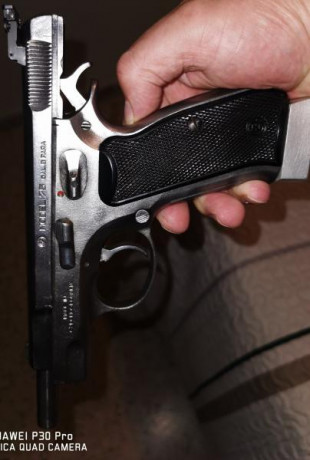 :duel-guns: Se vende cz 75 b 9 mm con licencia f  plateada con 2 cargadores y alza regulable  bien conservada 01