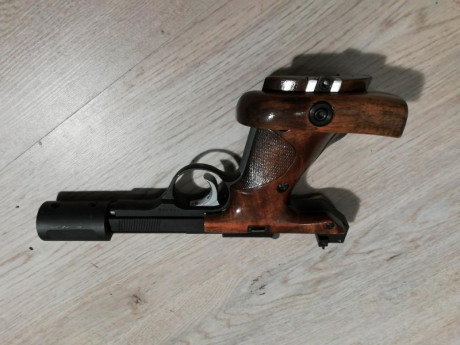 Hola, ando buscando una pistola del 22lr para un novatillo que sea con las tres B, no importa antiguedad 82