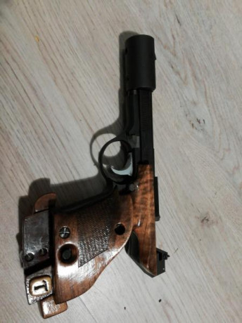 Hola, ando buscando una pistola del 22lr para un novatillo que sea con las tres B, no importa antiguedad 81