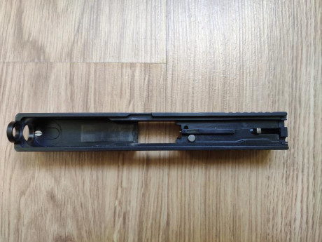 Vendo pistola Glock 17 3Gen en muy buen estado. La entrego con:

- 3 cargadores (uno de ellos con +2)
- 11