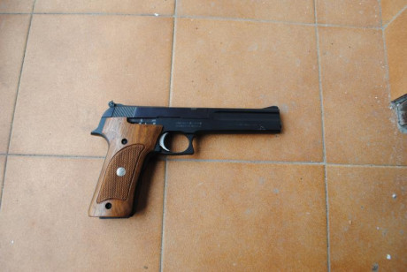 Hola, ando buscando una pistola del 22lr para un novatillo que sea con las tres B, no importa antiguedad 100