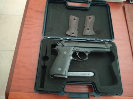  Vendo pistola beretta 92fs cal.9mm, dos cargadores,maletin transporte, cachas originales y neopreno, 01