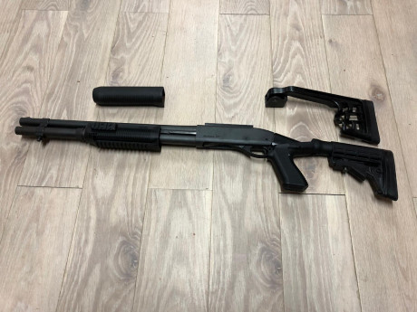 Vendo Remington 870 Magnum, con culata táctica y rail para punto rojo. Tambien incluye culata y pasamanos 01