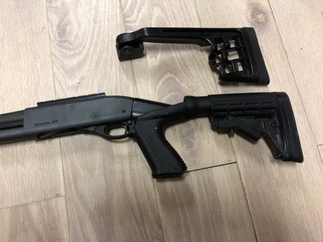 Vendo Remington 870 Magnum, con culata táctica y rail para punto rojo. Tambien incluye culata y pasamanos 00