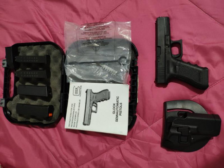 Vendo Glock 17 9 mm Pb  Gen 3. 
Está prácticamente nueva. Unos 300 disparos. 
La entrego con 4 cargadores, 02