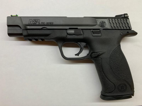 Vendo Smith & Wesson MP9 Pro Serie con dos cargadores; en simple acción. En un estado impecable y 02