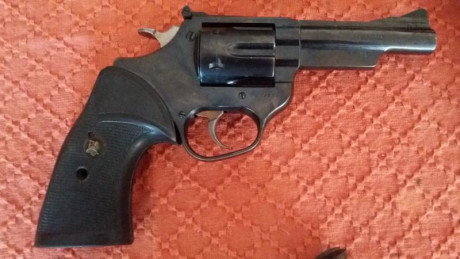Hola. Vendo este precioso revolver español.
Duro y fiable. Calibre 38sp. Miras regulables.
Guiado en F
Incluye 01