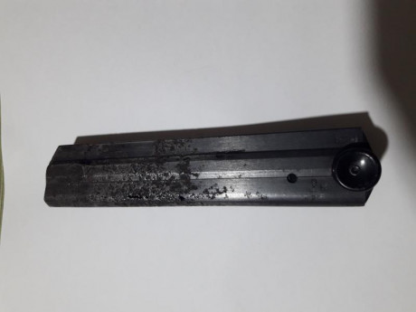 Cargador con marcaje FXO para la luger P08, tiene picaduras de oxido por los dos lados como se aprecia 00