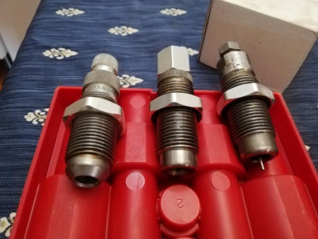 Vendo un juego de dies lee 38 - 357 mag, 115 puntas RG de base hueca de 148 grns y más de 300 vainas de 02