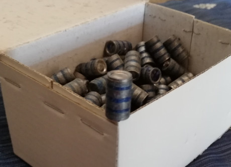 Vendo un juego de dies lee 38 - 357 mag, 115 puntas RG de base hueca de 148 grns y más de 300 vainas de 00