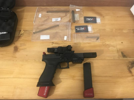 Buenas tardes pongo a la venta mi glock 17 gen 4 thr preparada para la modalidad open, la pistola se encuentra 02