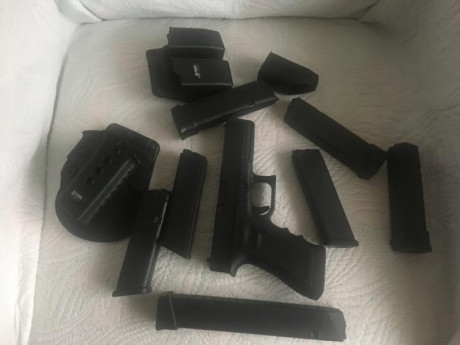  Vendo PISTOLA GLOCK 17 Gen3 Cal. 9x19 
La compre para hacer el curso de IPSC pero no le pille el gusto 12