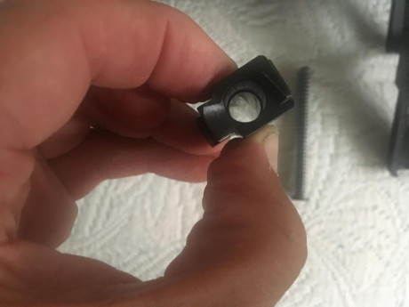  Vendo PISTOLA GLOCK 17 Gen3 Cal. 9x19 
La compre para hacer el curso de IPSC pero no le pille el gusto 22