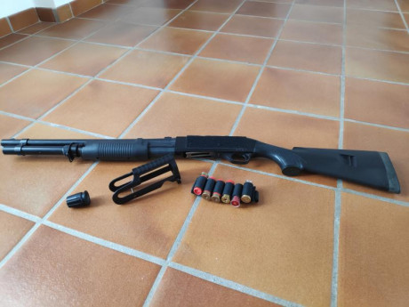 Vendo estupenda escopeta Benelli M3, supongo que todos la conocéis pero por si alguien no la conoce decir 01
