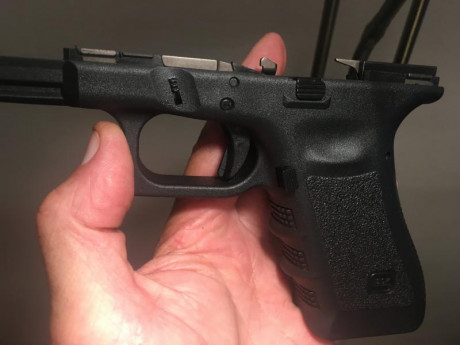  Vendo PISTOLA GLOCK 17 Gen3 Cal. 9x19 
La compre para hacer el curso de IPSC pero no le pille el gusto 142