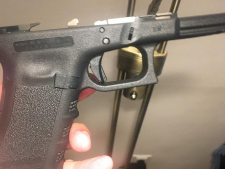  Vendo PISTOLA GLOCK 17 Gen3 Cal. 9x19 
La compre para hacer el curso de IPSC pero no le pille el gusto 141
