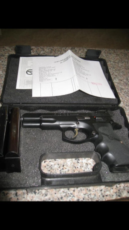 Vendo pistola CZ-75B calibre 9mm, ( fuego real ) 

Características: 
Alza micrométrica ajustable, punto 02