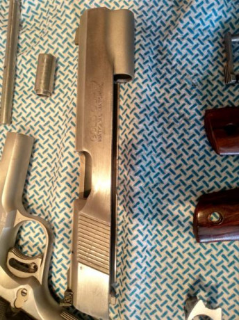 Hola, un amigo que por edad no va a renovar licencia, me pide que anuncie esta pistola, es una Colt gold 20