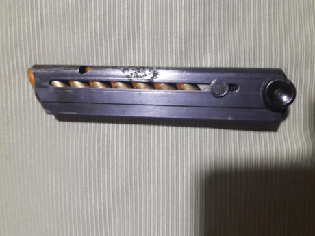 Cargador con marcaje FXO para la luger P08, tiene picaduras de oxido por los dos lados como se aprecia 60