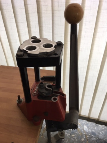 Recogiendo el trastero empiezan a salir cosas que no necesito. Como pone el título vendo los siguientes 01