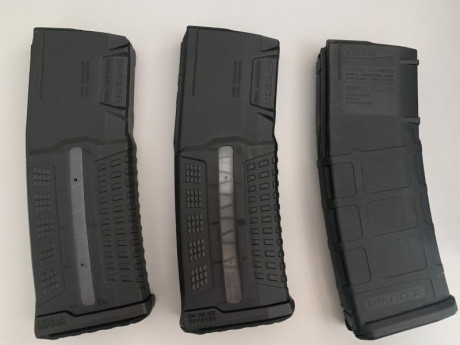 3 cargadores uno magpul m2 y dos promag con ventana dos de los cargadores llevan unos agujeros para limitarlos 02