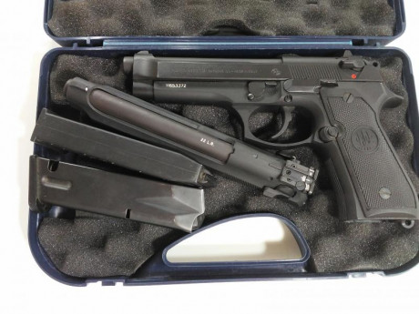 Un amigo vende Beretta 92 fs 9mm parabelum con carro de 22lr. Único dueño y no habrá gastado más de dos 02