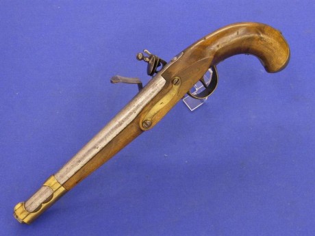 Voy a colocar unas fotos de un arma larga alemana de llave de mecha del siglo XVI. 21