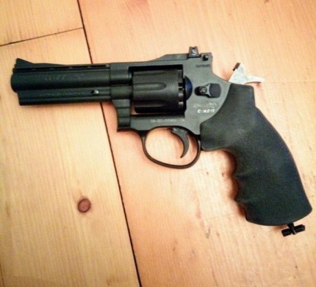 Vendo revolver de CO2 de perdigones marca Gamo R77  4" combat cal. 4.5.
Velocidad de salida 115 m/s 02