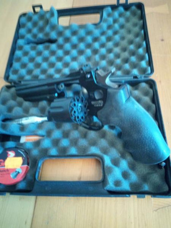 Vendo revolver de CO2 de perdigones marca Gamo R77  4" combat cal. 4.5.
Velocidad de salida 115 m/s 00