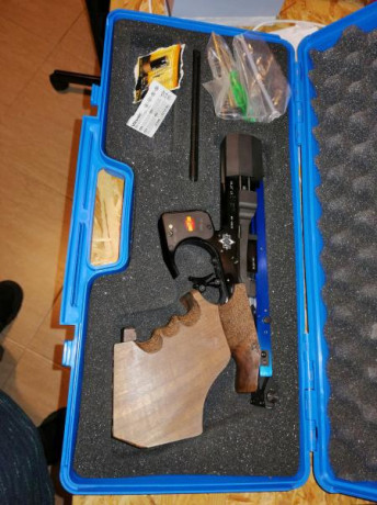 Buenas compañeros, un amigo me ha pedido que venda esta Maravillosa pistola del 22.

Es una MG2E Rapid 01