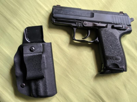 Se vende pistola HK USP compact con dos cargadores, y y funda rígida, está guiada en A, el arma se encuentra 00