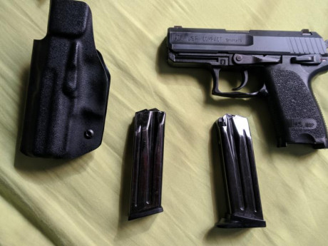 Se vende pistola HK USP compact con dos cargadores, y y funda rígida, está guiada en A, el arma se encuentra 10
