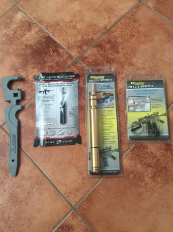 Por venta del arma vendo los siguentes accesorios de limpieza y desmontaje para fusiles tipo AR15 y M4
en 02