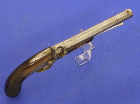 Voy a colocar unas fotos de un arma larga alemana de llave de mecha del siglo XVI. 52