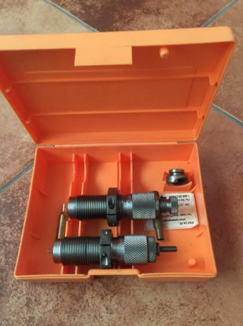 Por venta del arma vendo los siguientes accesorios de recarga.

Precio de todo el lote 195€ portes incluidos.

No 42