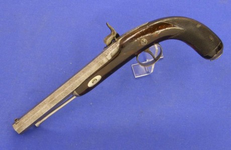 Voy a colocar unas fotos de un arma larga alemana de llave de mecha del siglo XVI. 51