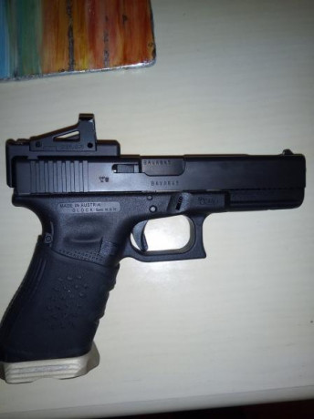 Glock 17C Gen 4. Perfecto estado, muy poco uso. Equipado con un visor de punto rojo SHIELD RMS 8 m.o.a 00